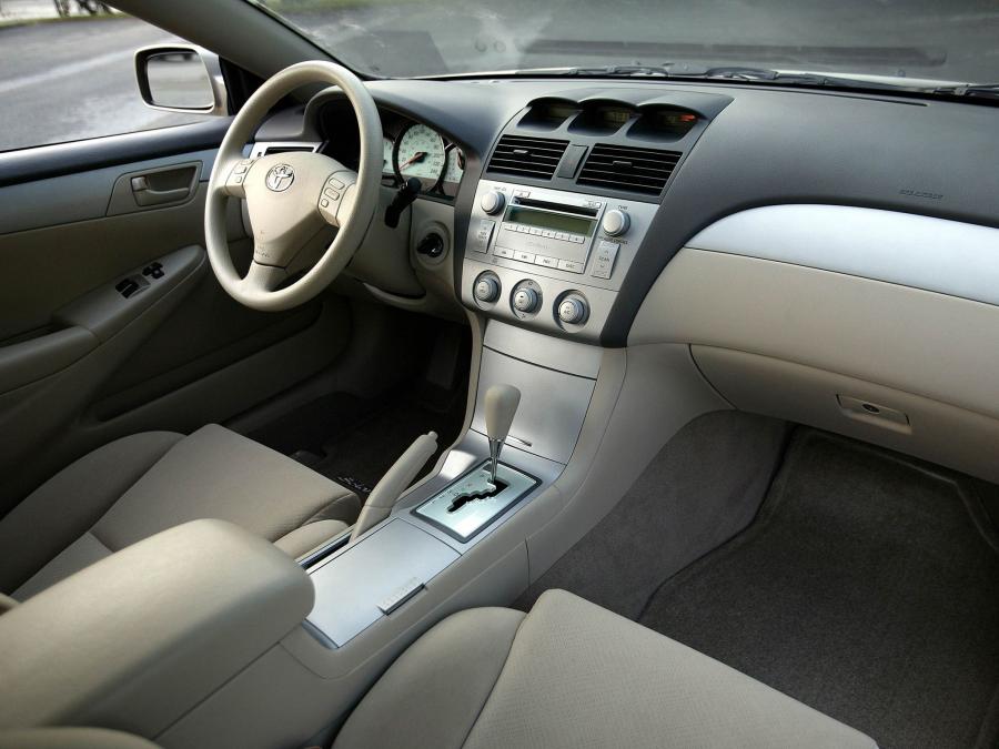 Интерьер Toyota Camry Solara Coupe 2004 года  (фото 8 из 36)